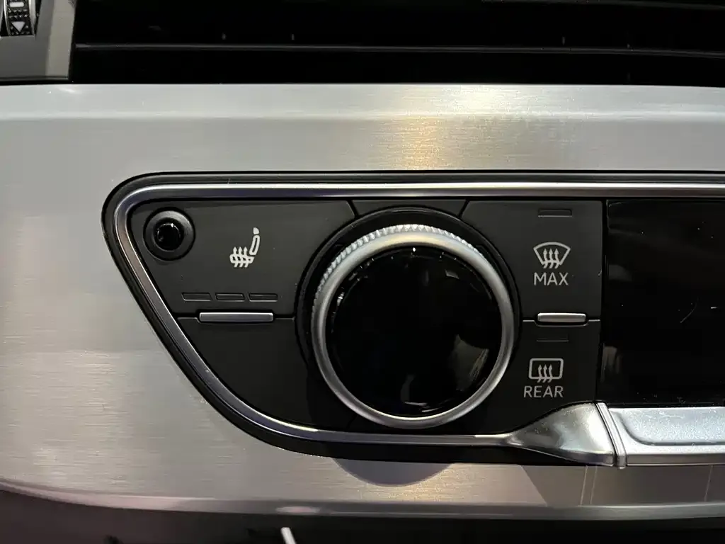 Audi A4L 2022 из CN, фото 10