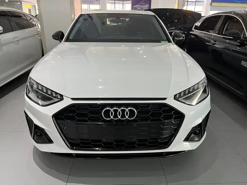 Audi A4L 2022 из CN, фото 2