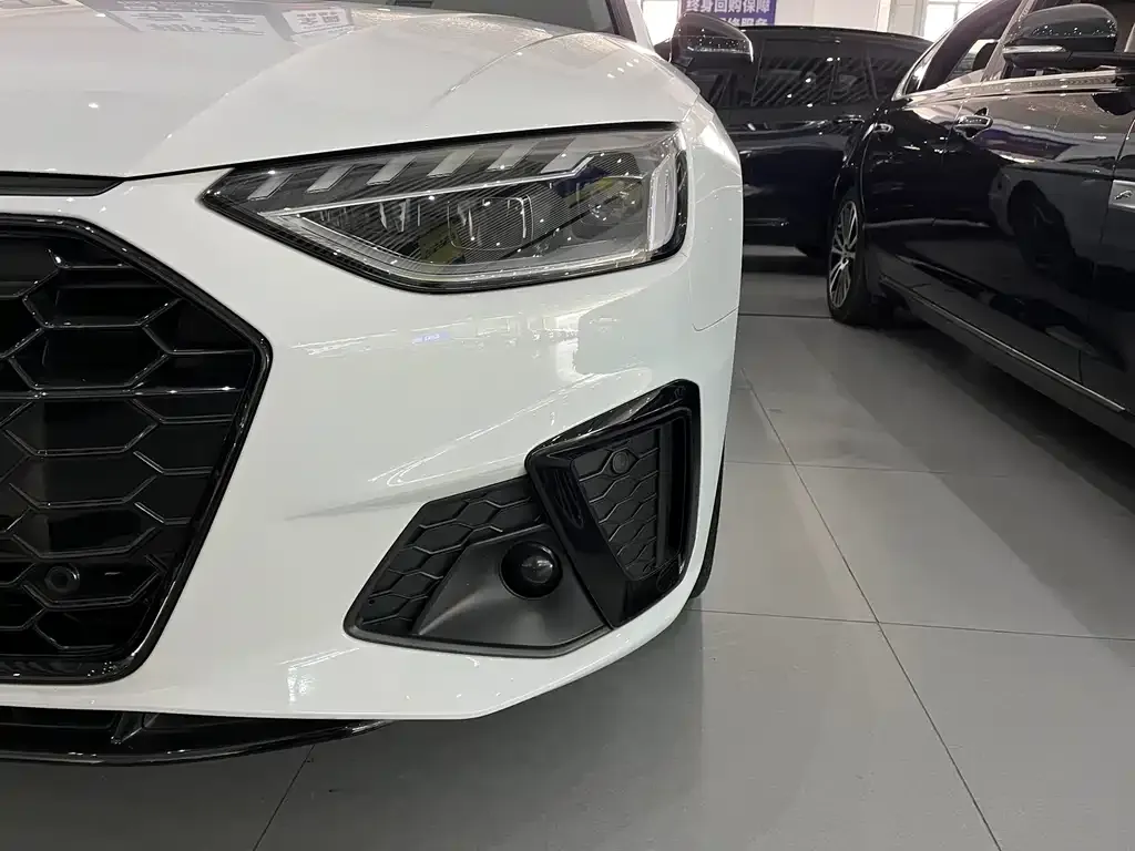Audi A4L 2022 из CN, фото 5