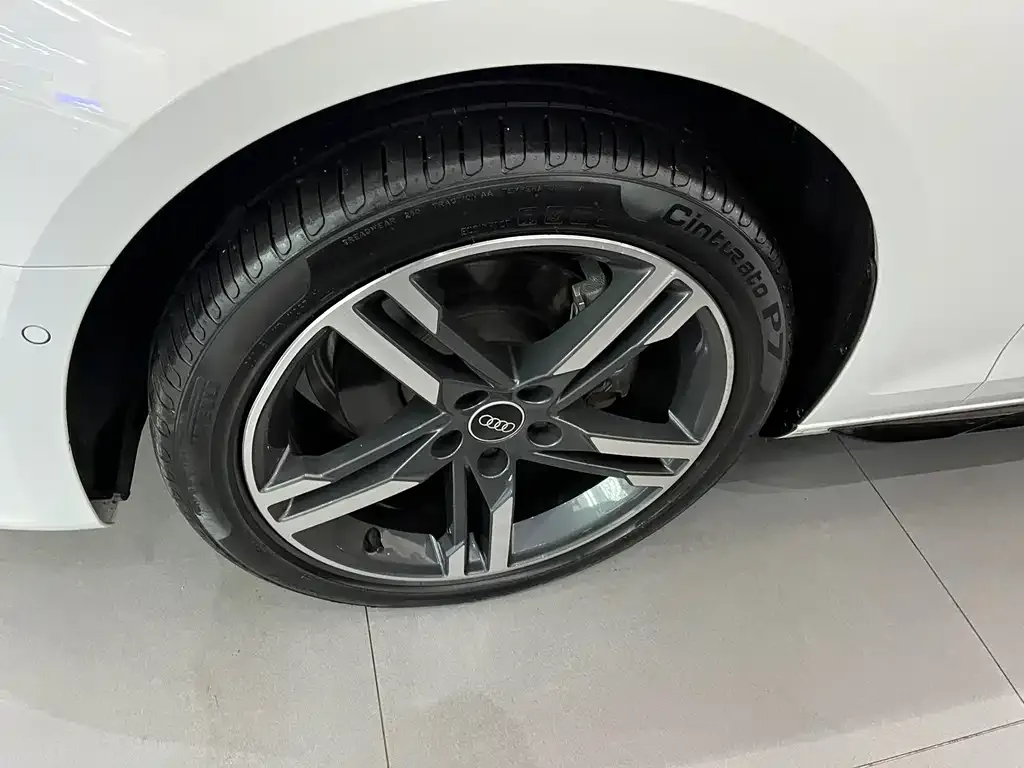 Audi A4L 2022 из CN, фото 4