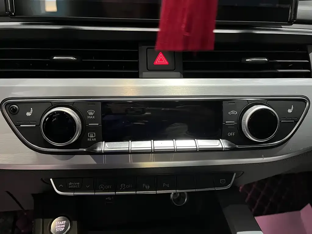 Audi A4L 2022 из CN, фото 9