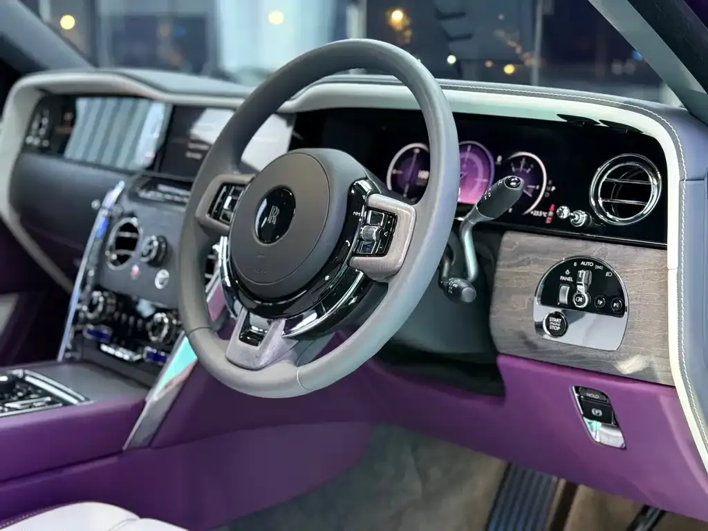 Rolls-Royce Cullinan — фото 10