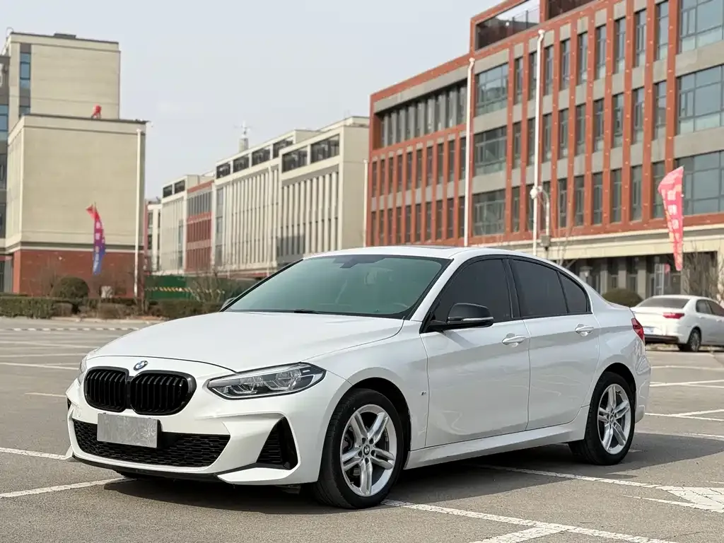 BMW 1 Series 2023 из CN, фото 1