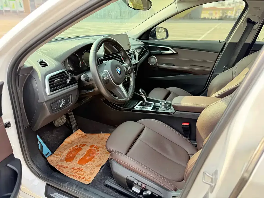 BMW 1 Series 2023 из CN, фото 3