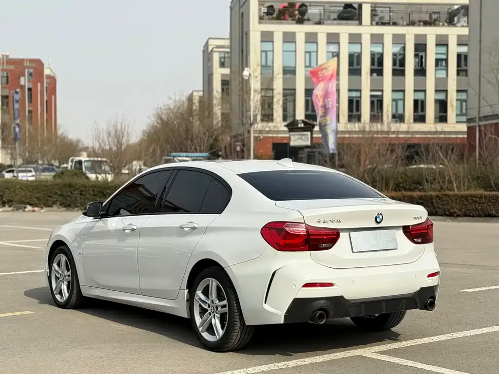 BMW 1 Series 2023 из CN, фото 7