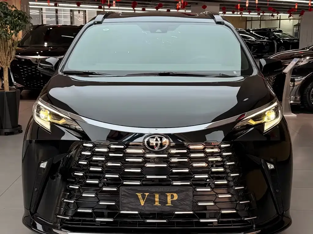 Toyota Granvia — фото 3