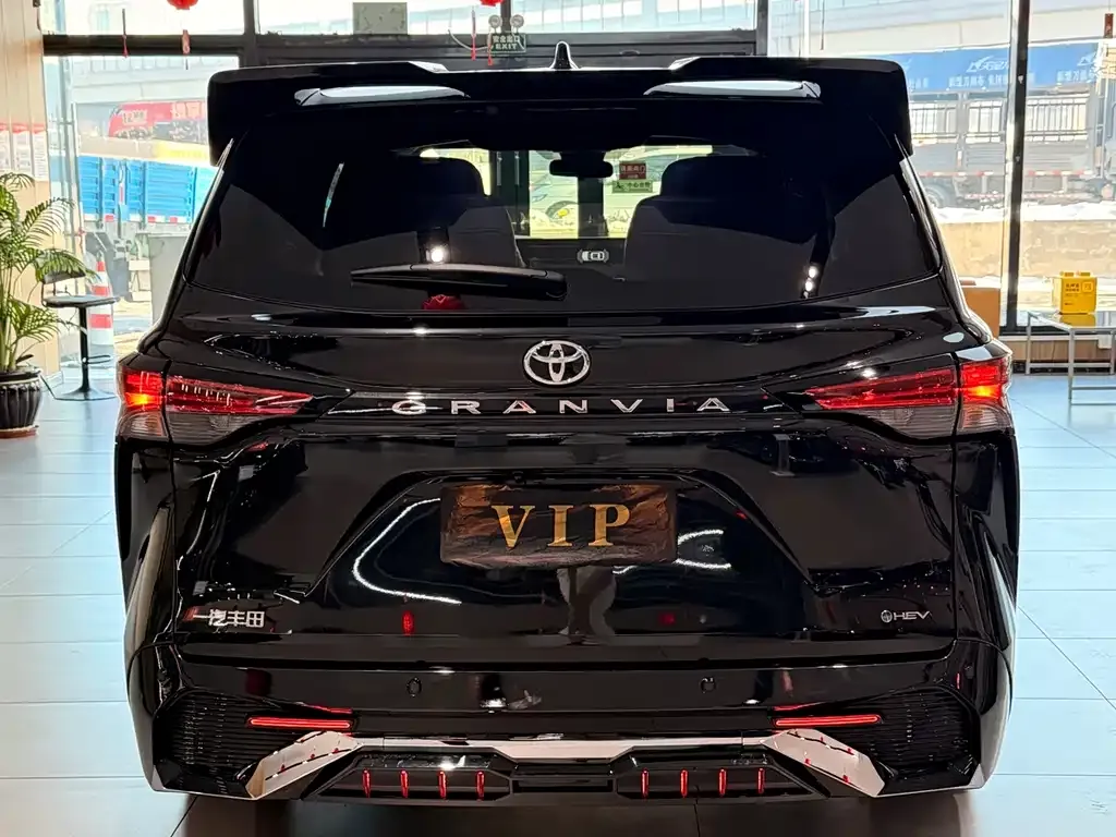 Toyota Granvia — фото 8
