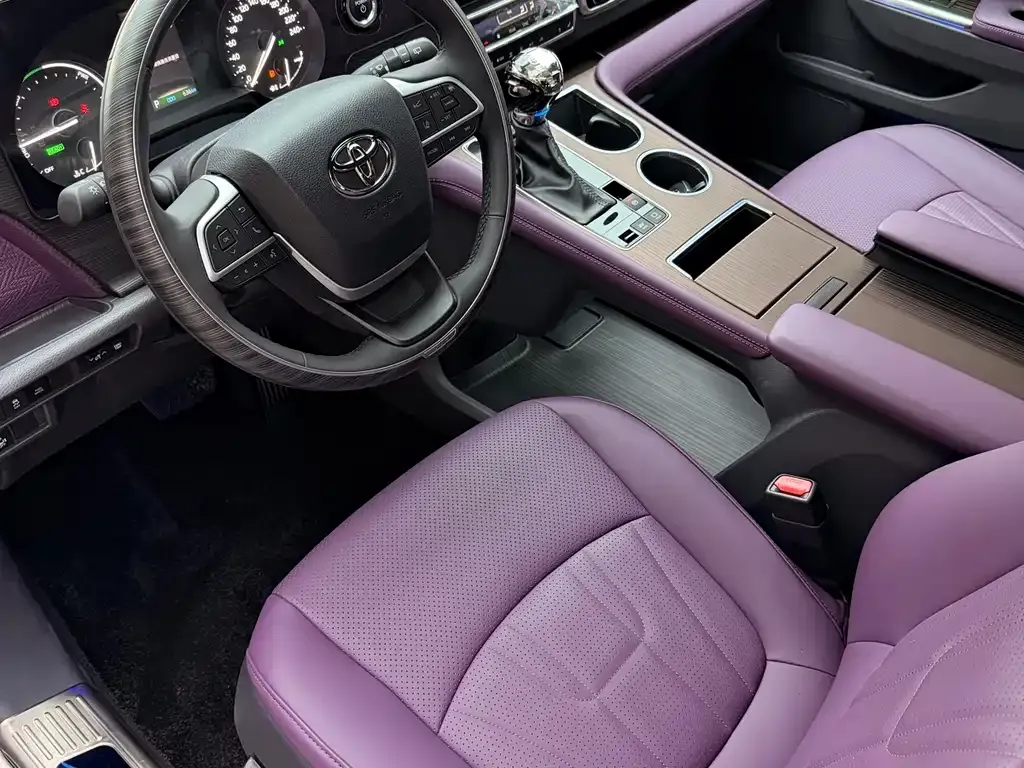 Toyota Granvia — фото 2
