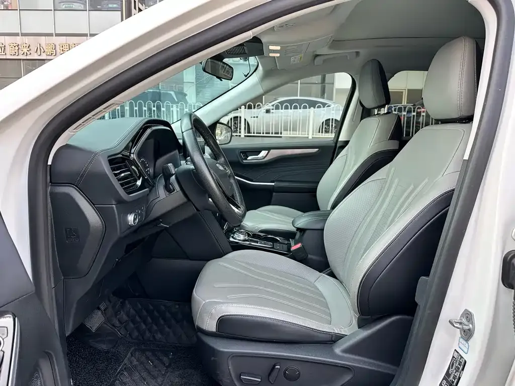 Ford Escape 2022 из CN, фото 2