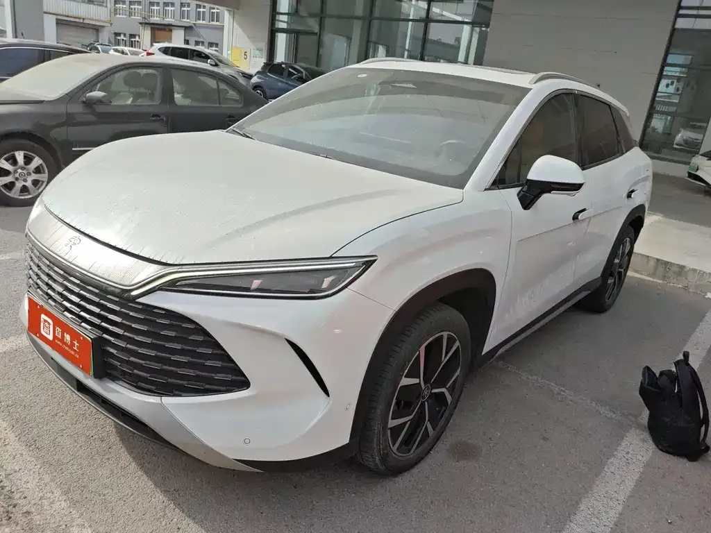 BYD L DM-i — фото 1