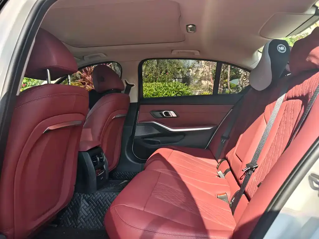 BMW 3 Series 2025 из CN, фото 2