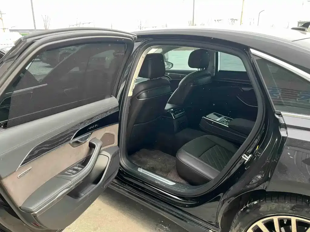 Audi A8 2025 из CN, фото 8