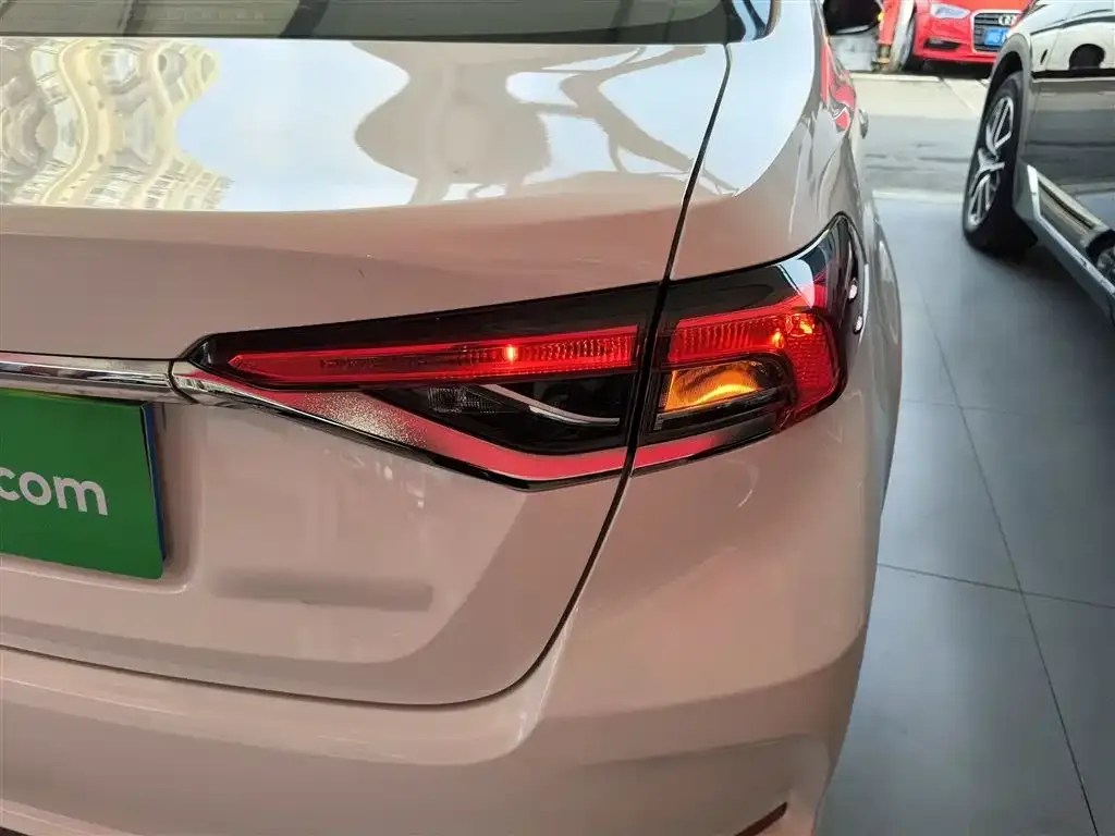 Toyota Corolla — фото 2