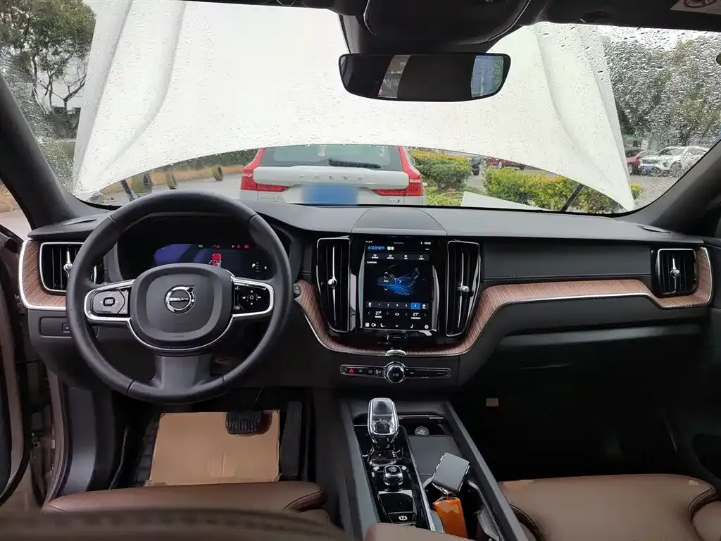 Volvo XC60 2025 из CN, фото 2