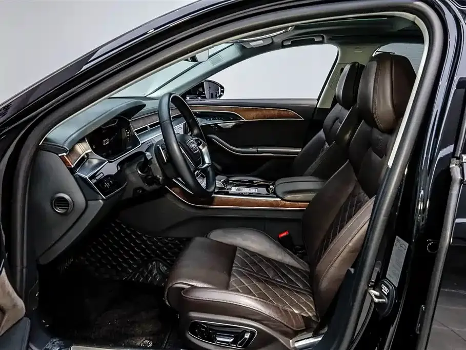 Audi A8 2022 из CN, фото 8