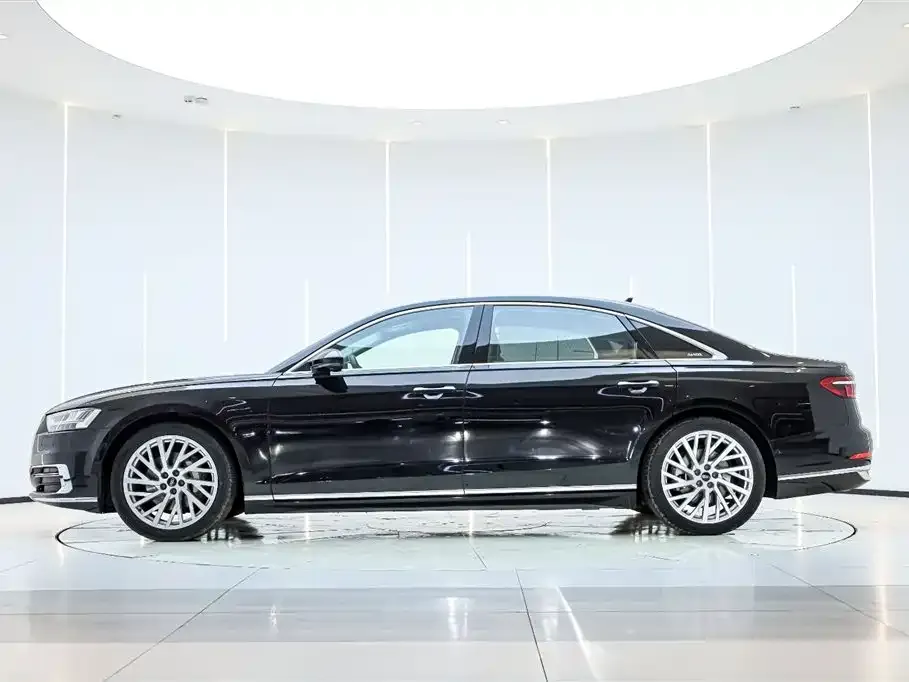 Audi A8 2022 из CN, фото 6