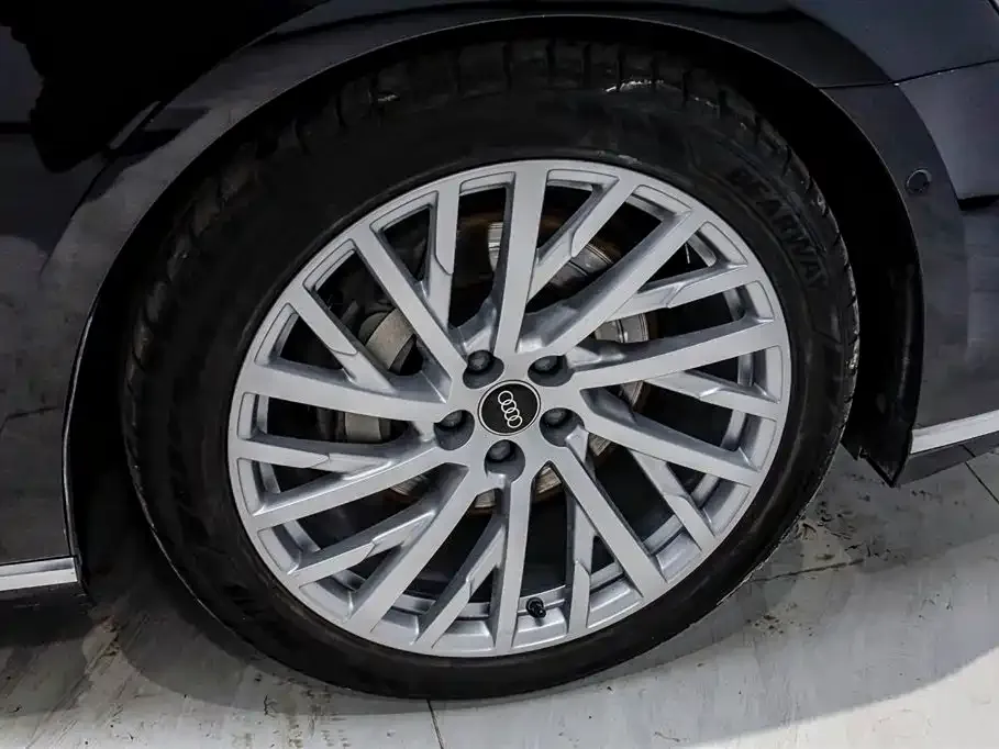 Audi A8 2022 из CN, фото 9