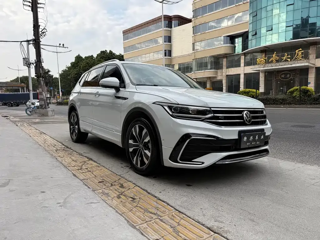Volkswagen Tiguan L 2023 из CN, фото 4