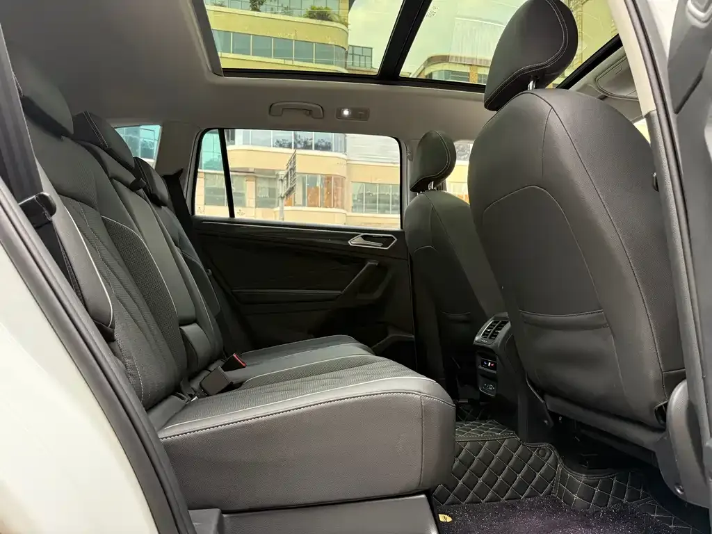 Volkswagen Tiguan L 2023 из CN, фото 8