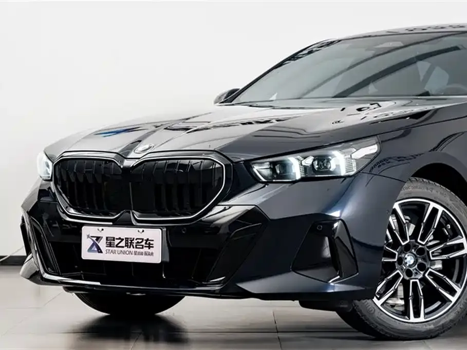 BMW 5 Series 2025 из CN, фото 9