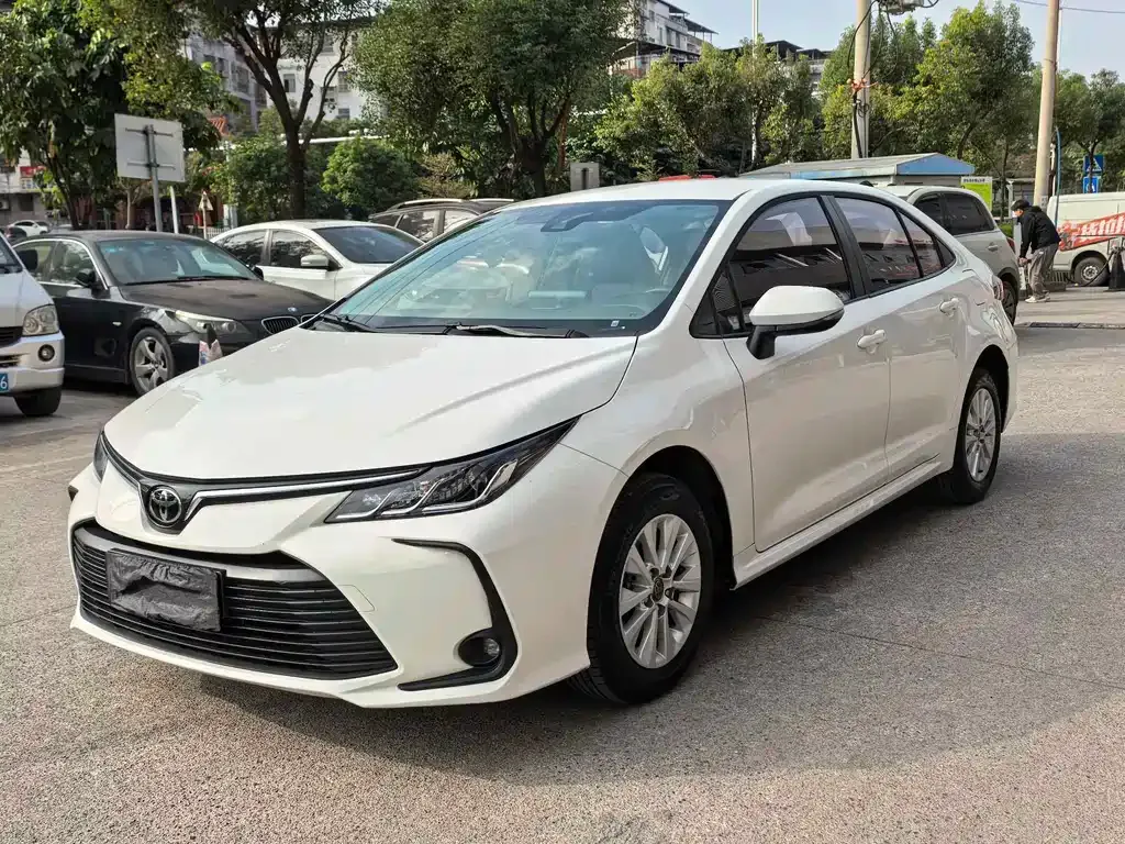 Toyota Corolla 2023 из CN, фото 1