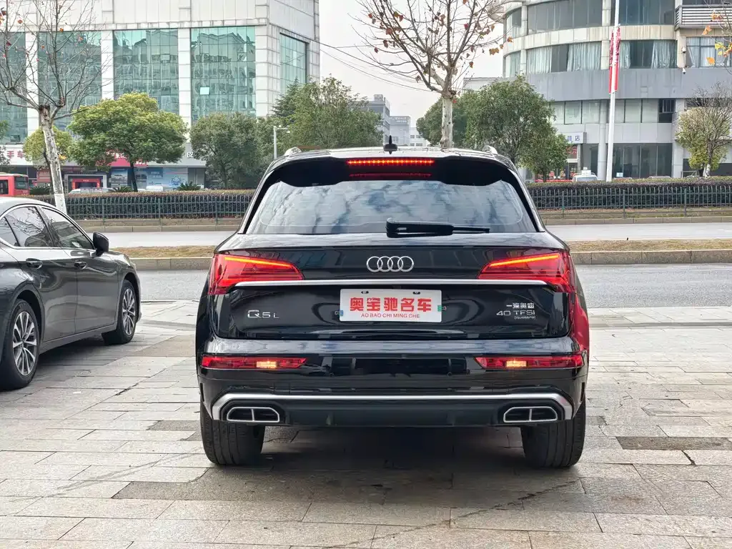 Audi Q5L — фото 9