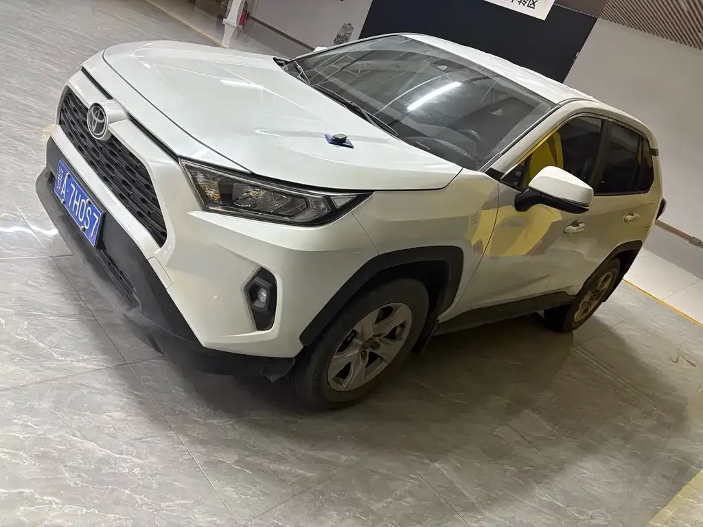 Toyota RAV4 2024 из CN, фото 1