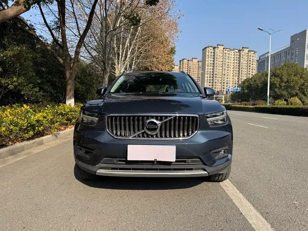 Volvo XC40 — фото 3