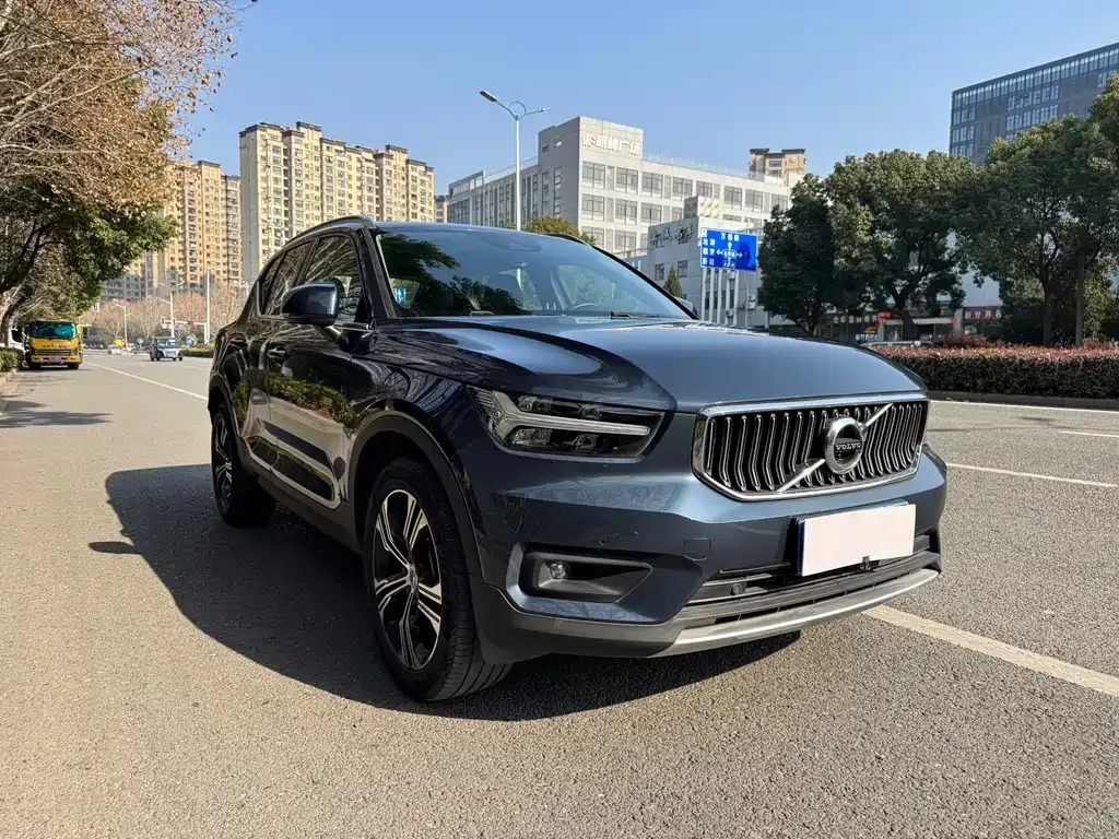 Volvo XC40 — фото 7