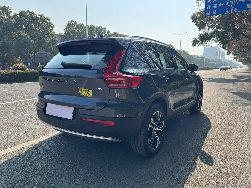 Volvo XC40 — фото 2