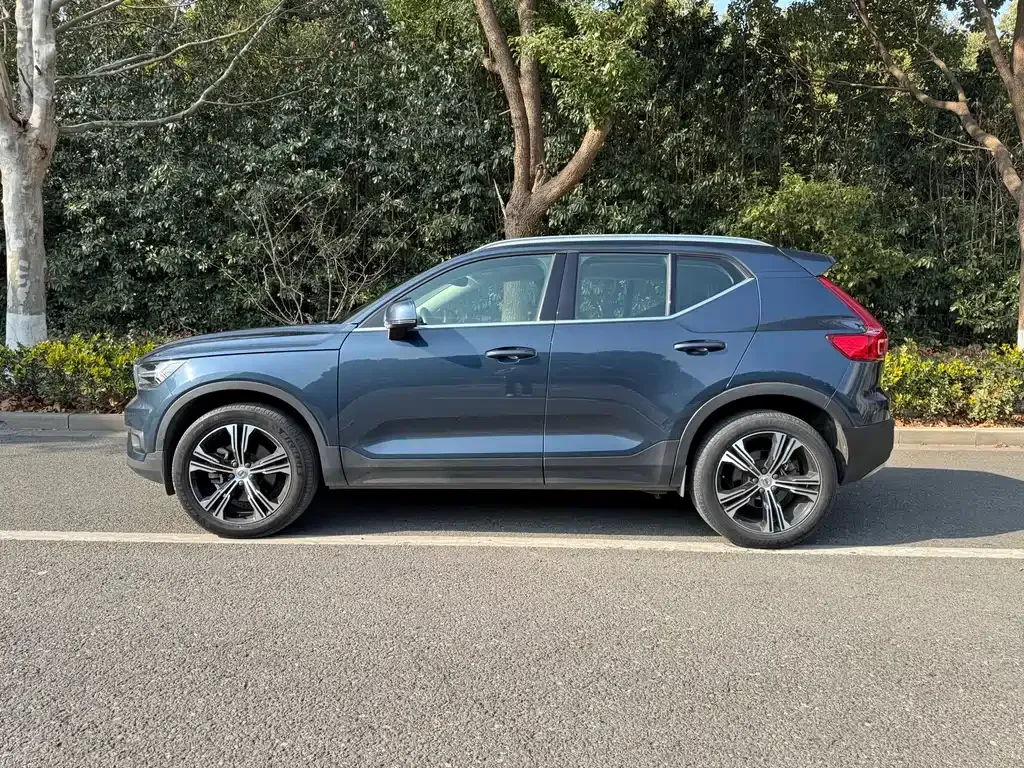 Volvo XC40 — фото 6
