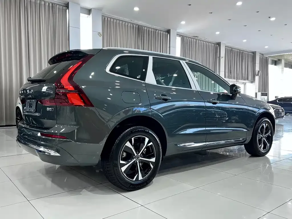 Volvo XC60 — фото 7