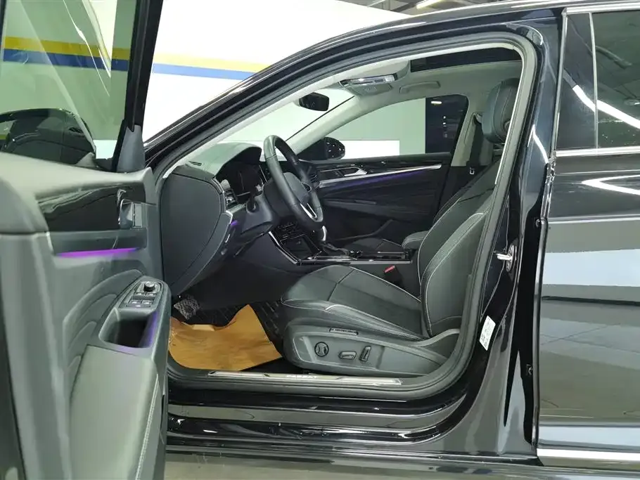 Volkswagen Passat 2023 из CN, фото 10