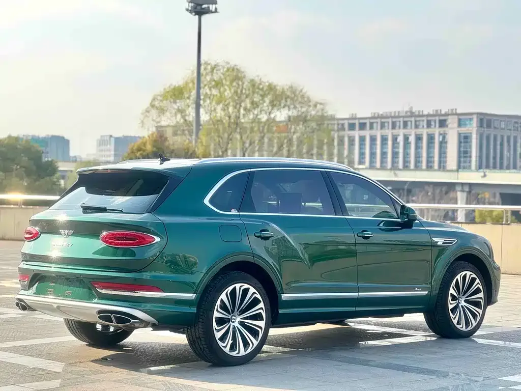 Bentley Bentayga 2023 из CN, фото 2
