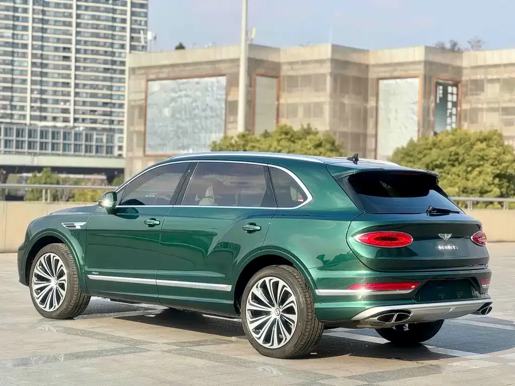 Bentley Bentayga 2023 из CN, фото 4