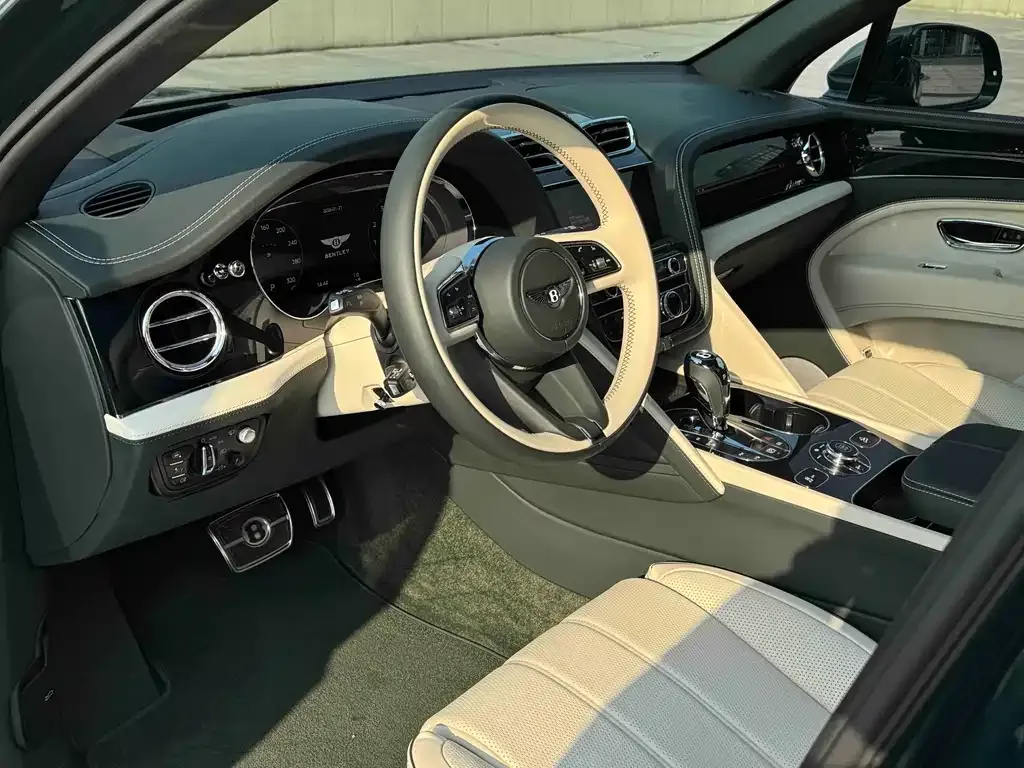 Bentley Bentayga 2023 из CN, фото 6