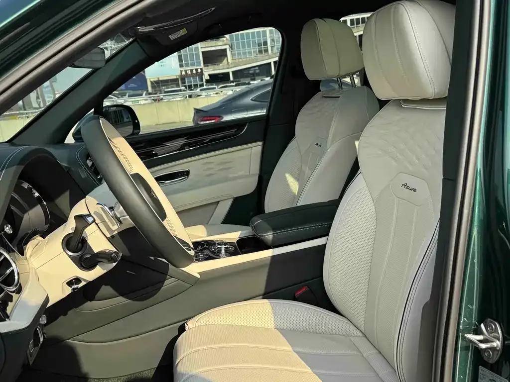 Bentley Bentayga 2023 из CN, фото 3