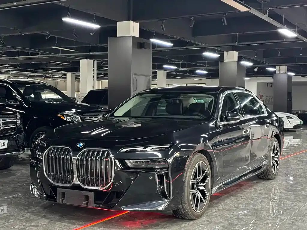 BMW 7 Series — фото 1