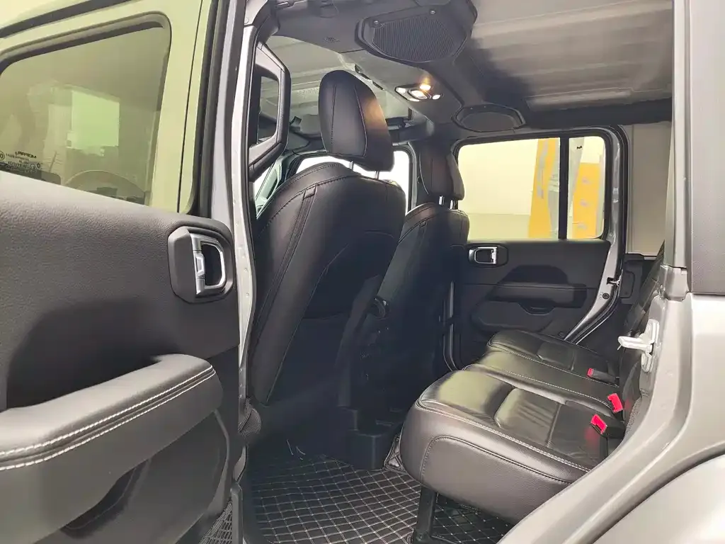 Jeep Wrangler — фото 6
