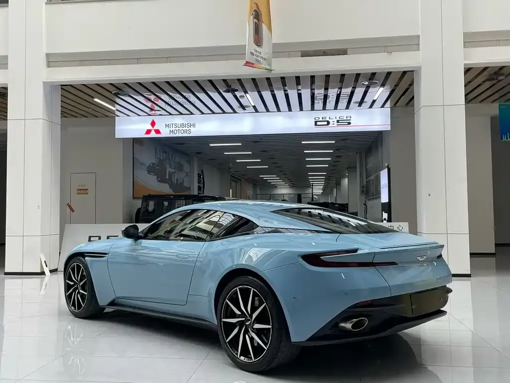 Aston Martin DB11 — фото 2