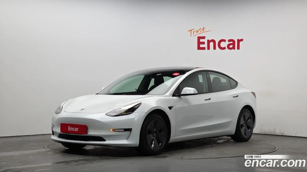 Tesla Model 3 — фото 1