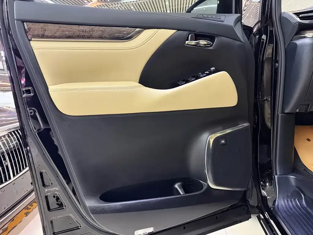 Toyota Alphard 2023 из CN, фото 3