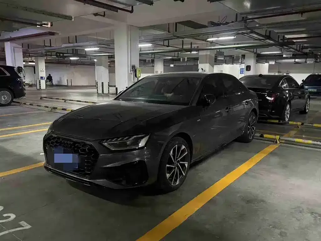 Audi A4L 2023 из CN, фото 1
