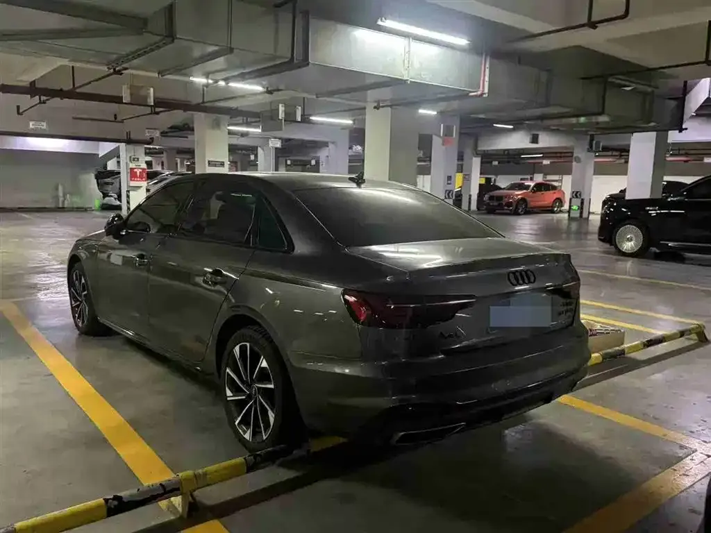 Audi A4L 2023 из CN, фото 3