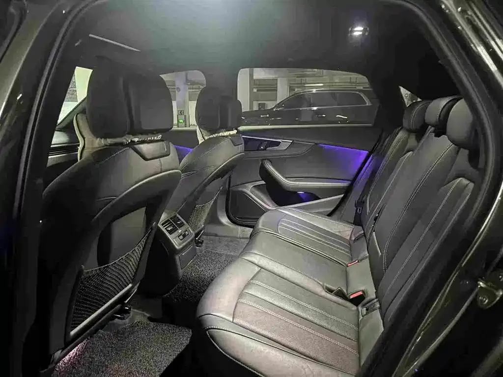Audi A4L 2023 из CN, фото 5