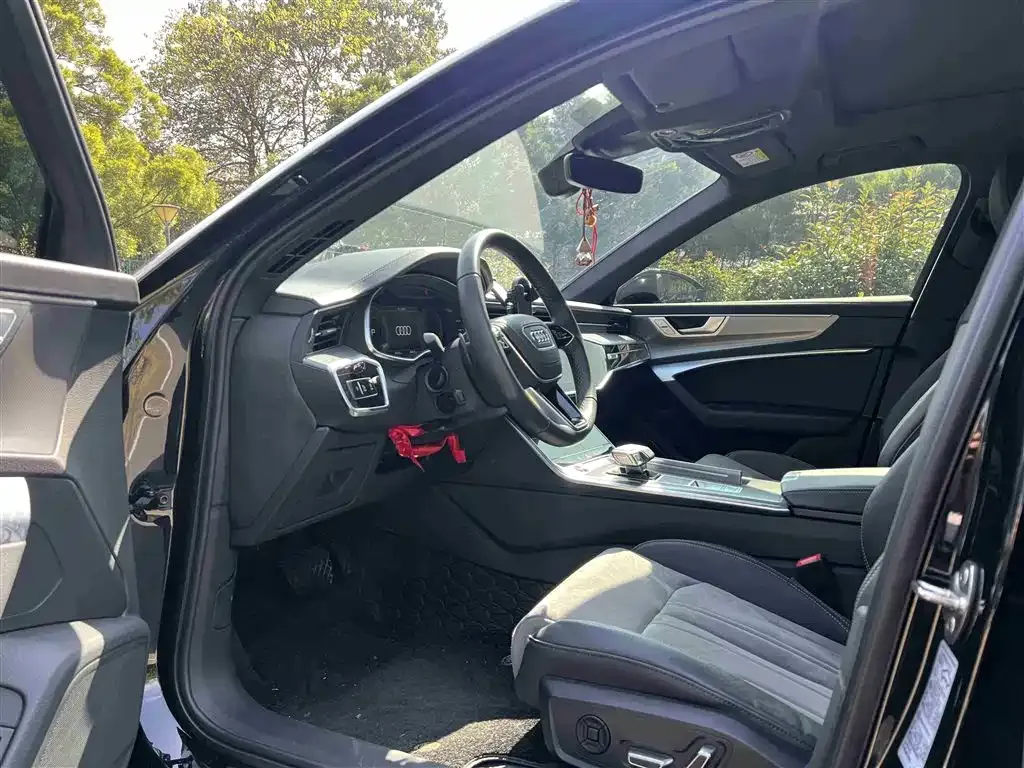 Audi A6L 2025 из CN, фото 4
