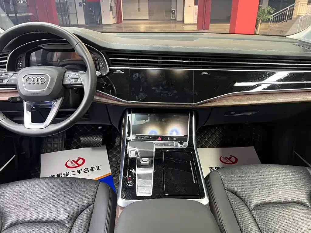 Audi Q7 2023 из CN, фото 8