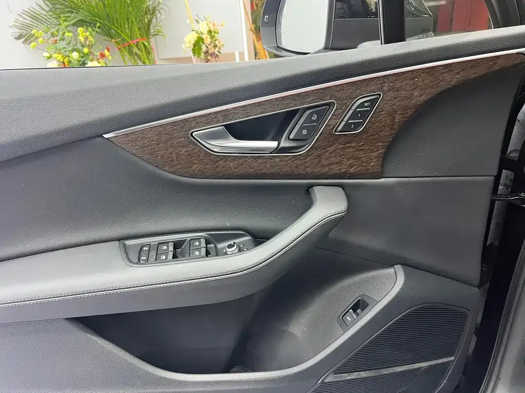 Audi Q7 2023 из CN, фото 6
