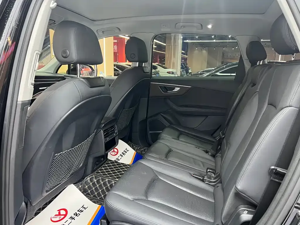Audi Q7 2023 из CN, фото 9