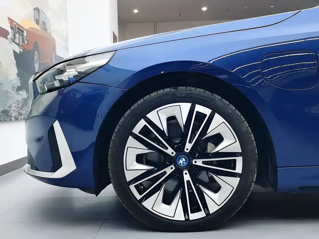 BMW i5 — фото 9